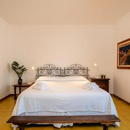 Escalina With Private And A/c * マルチャーナ・マリーナ