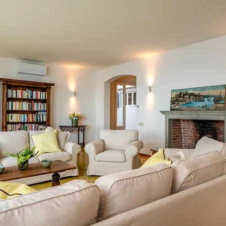 Escalina With Private And A/c ヴィラ マルチャーナ・マリーナ