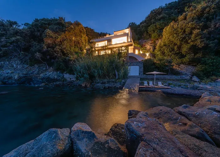 Escalina With Private And A/c *