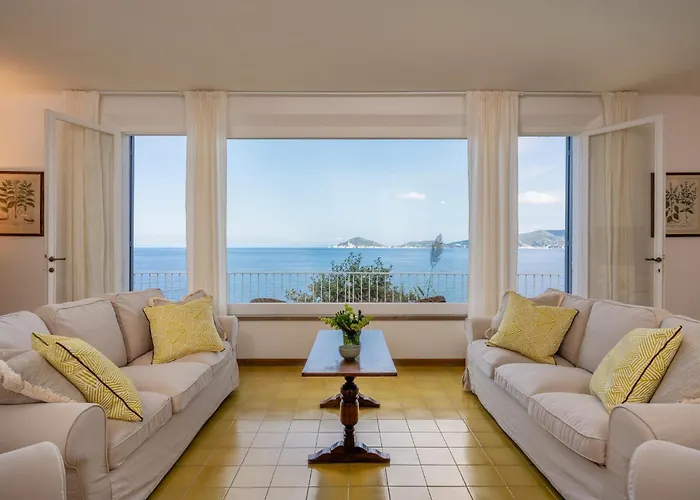 Villa Escalina With Private And A/c *