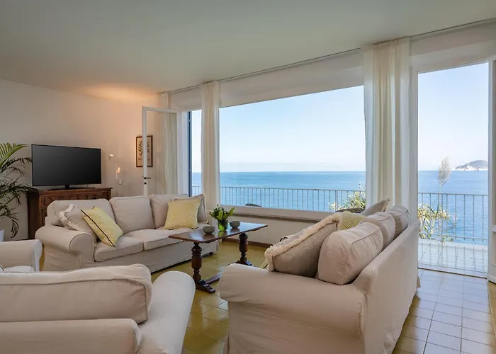 Escalina With Private And A/c Villa