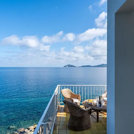 Escalina With Private And A/c Villa *
